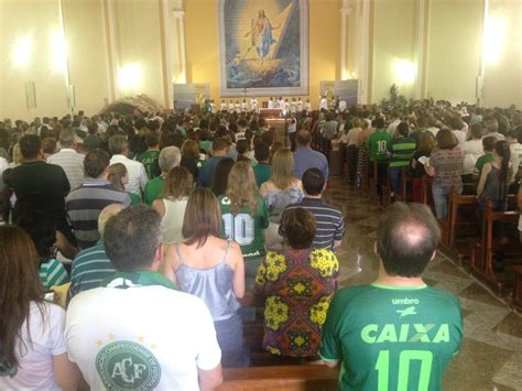 Chapec Tem Homenagens S V Timas De Acidente Voo Da Chapecoense