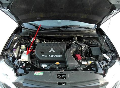Снятие и установка расширительного бачка Mitsubishi Outlander XL 2007 ...