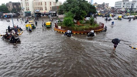 gujarats  districts receives rain vapi receives maximum rain