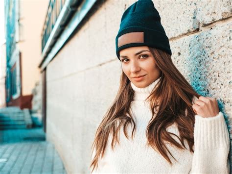 Retrato Da Bela Modelo Sorridente Mulher Vestida Um Gorro E Uma