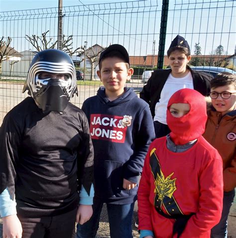 Marliens Les enfants de l école primaire ont fêté Carnaval sous le soleil