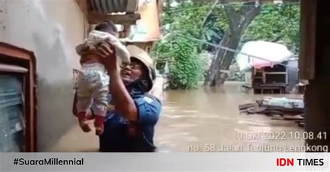 Viral Aksi Heroik Petugas Damkar Jaktim Evakuasi Bayi Di Ten