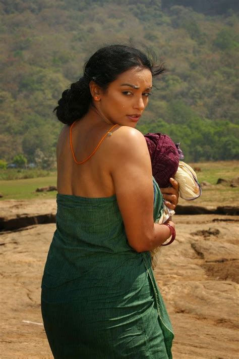 Saree Below Navel Photos Swetha Menon Hot Bath Scene Still Hd Photos