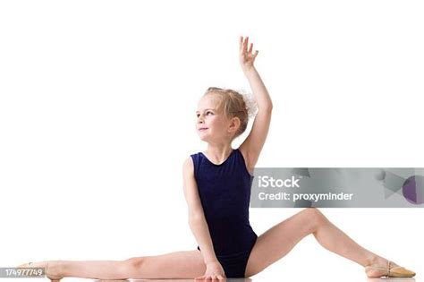 Стокове фото Гімнастка Дівчина Ізольована На Білому — Завантажте ...