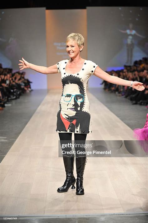 10 Hot Sexy Wendy Mesley Bikini Pics