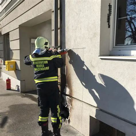 N Unkrautvernichter Setzt Fassade In Brand Mit Handfeuerl Scher