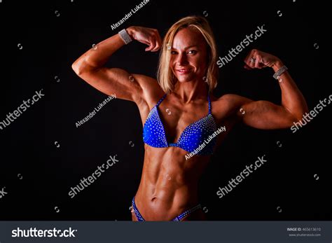 Fitness Bikini Girl On Black Stock Photo 465613610 Shutterstock