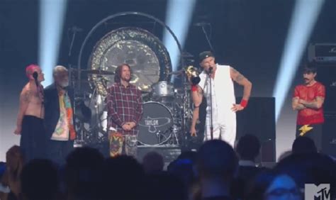 Rádio Cidade Notícias Red Hot Chili Peppers recebe homenagem no MTV Video Music Awards 2022