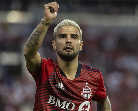 Download Lorenzo Insigne Toronto Fc Walking Photography Wallpaper