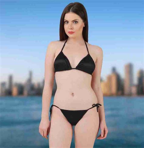 4 Hot Sexy Saara Zai Bikini Pics