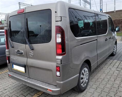 Wynajem Bus Osobowy Opel Vivaro Wypo Yczenie Busa Wroc Aw Stare