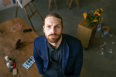 Retrato De Homem Barbudo Bonito De Terno Foto Gr Tis