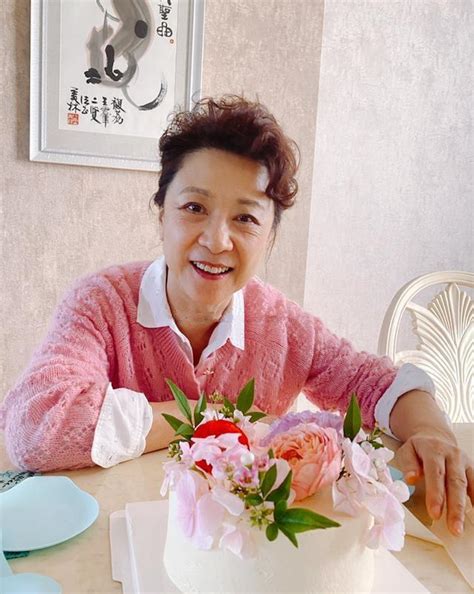 Wang Fuli ages naturally, even though there are wrinkles on his face at ...