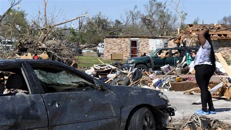 In Pictures Mississippi Tornado Devastates Town Bbc News