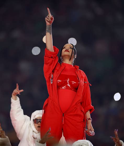 Η Justina Miles παρουσίασε σε νοηματική το Super Bowl Halftime Show της