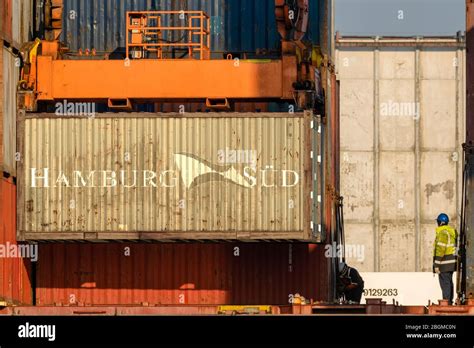 Hamburg Sud Logo Hi Res Stock Photography And Images Alamy
