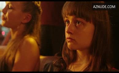 Elina Vildanova Lena Klenke Lena Urzendowsky Bikini Breasts Scene In