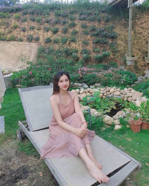 Nhan sắc hiện tại hot girl Việt từng được báo Trung khen hết lời