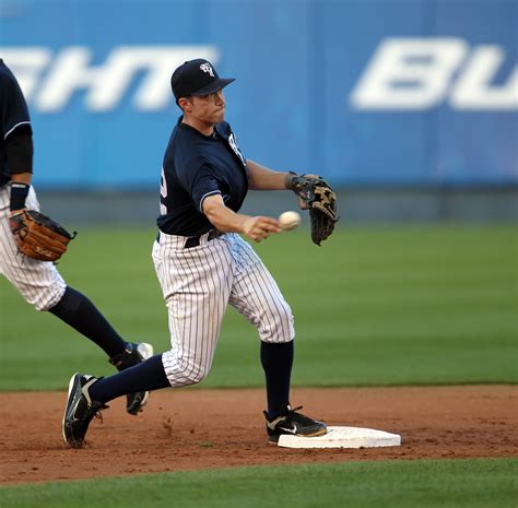 Fielding For Shortstops How To Turn A Double Play Pro Baseball Insider