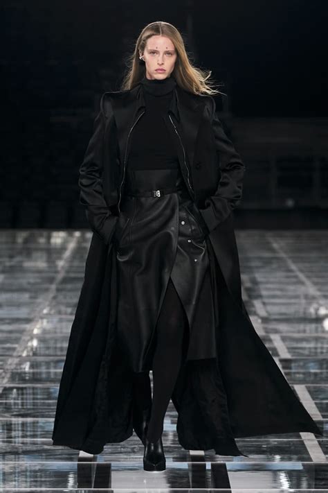 Пин на доске Irene | Мода от кутюр, Прет-а-порте, Модные стили