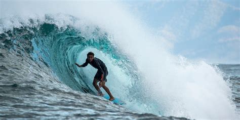 Surfing Indonesia Bronson Meydi Kelly Slater Lakey Peak