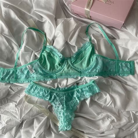 Conjunto de lingerie em renda sutiã sem bojo aro e calcinha biquíni nude Anne Toda Feminina