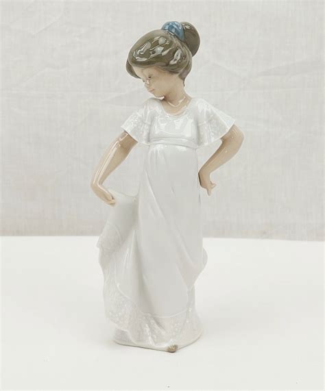 Nao Lladro Daisa Girl In White Dress Sally Antiques