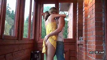 Preciosa follando con un tío cachondo XVIDEOS