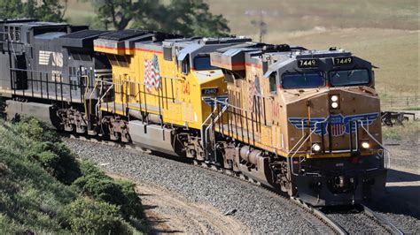 Bnsf Union Pacific Trains Tehachapi Pass Spring K Youtube