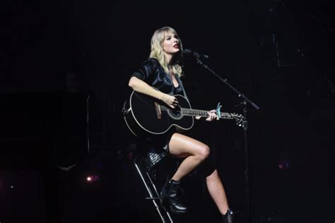 Lirik Lagu Back To December Taylor Swift Arti Dan Maknanya