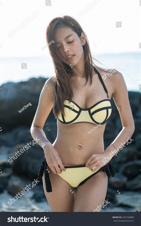 Стоковая фотография Sexy Asian Woman Yellow Bikini Two