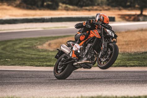 Ktm Duke Visceralidad Pura Para Sacudir El Segmento De Las Naked Medias