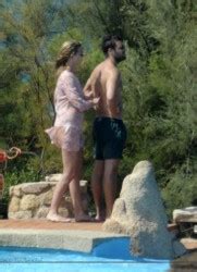 Emily VanCamp Wearing A Bikini In Italy 8 29 15 LQtag Blurry Phun Org Forum