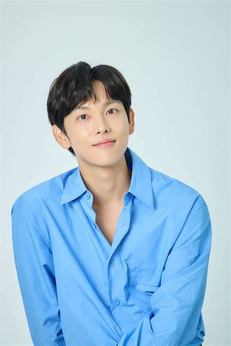 The truth behind Im Si-wan’s recent dating rumor with an idol-turned