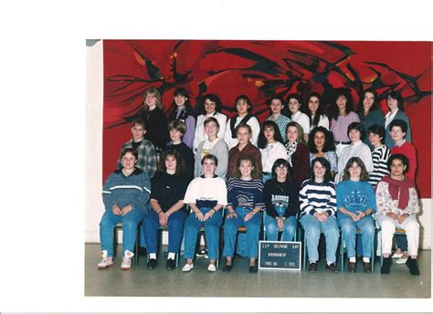 Photo de classe ere bep css de Lycée Professionnel Delphine Gay Copains d avant