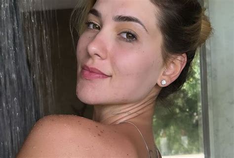 Nua Virginia Fonseca Mostra Momento íntimo No Banho Em Viagem à África