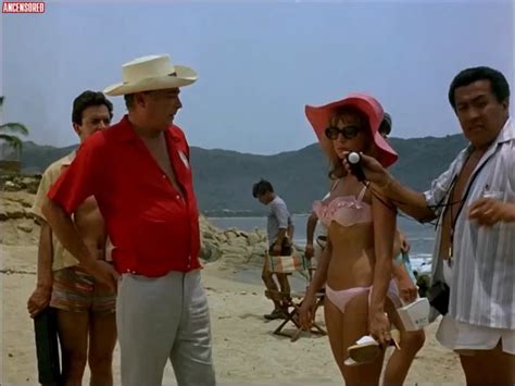 Jacqueline Fellay II Nue Dans La Muerte En Bikini