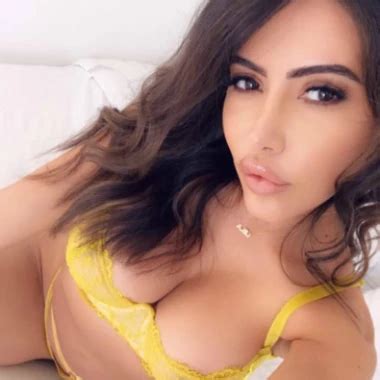 J Hrige Blonde Teen Wird Gefickt W Hrend Sie Auf Einer Massageliege Liegt Xhamster