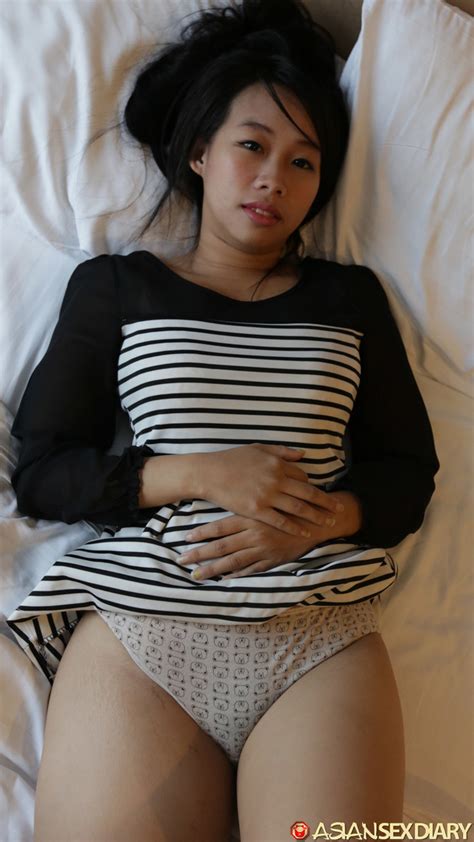 Amateur Asian Babe Da B Exposes Her Natural Tits And Takes A Boner CoedCherry