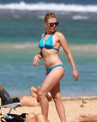 Scarlett Johansson Busty Wearing Sky Blue Bikini On A Hawaiian Beach Porn Pictures Xxx Photos