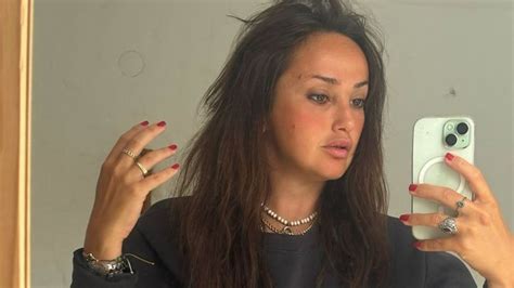 Ünlü oyuncu İlkin Tüfekçi bikini üzerine kazak giydi Magazin