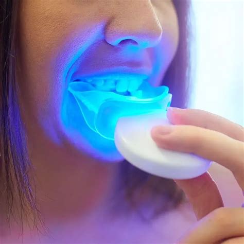 Blanqueamiento dental con luz LED qué es y cómo funciona