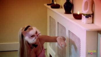 Penetrando A La Milf Rubia Disfrazada Con Su Gran Polla Mientras Sus Tetas Falsas Rebotan