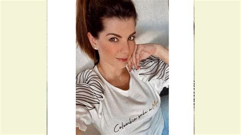 Carolina Cruz Es Elogiada Por Foto En Sexy Bikini Rojo