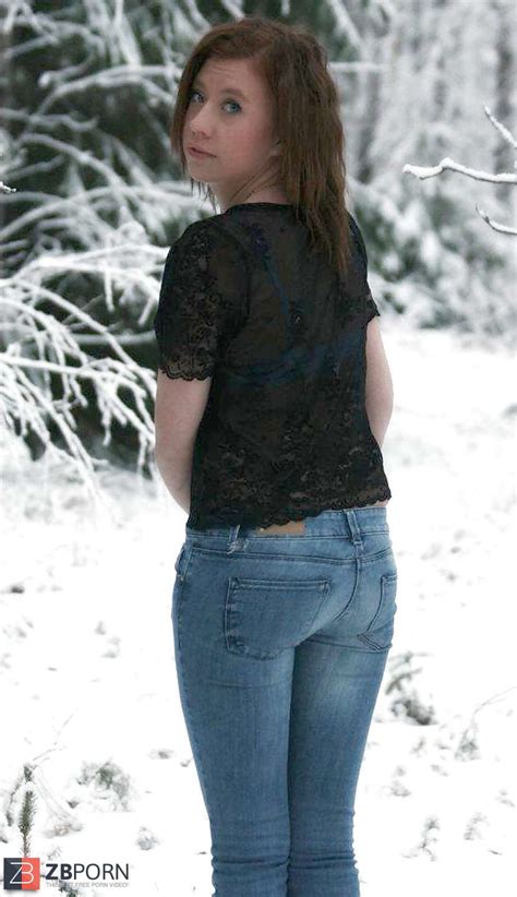 Super Hot Fledgling Model Honey ZB Porn