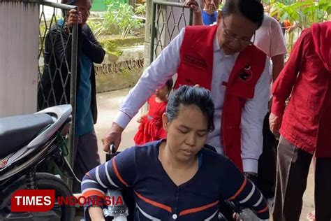 Peduli Disabilitas Ketua Dpc Pdip Majalengka Karna Sobahi Berikan