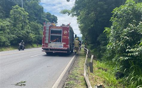 Trecho Da Morte Motorista Morre Ap S Carro Cair Em Barranco Na Br