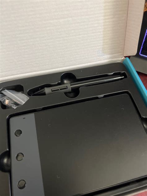 Huion H420 USB Pen Tablet, Mobile Phones & Gadgets, Mobile & Gadget ...