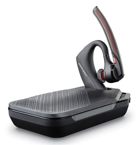 Беспроводная гарнитура Plantronics Voyager 5200 UC + зарядный футляр ...