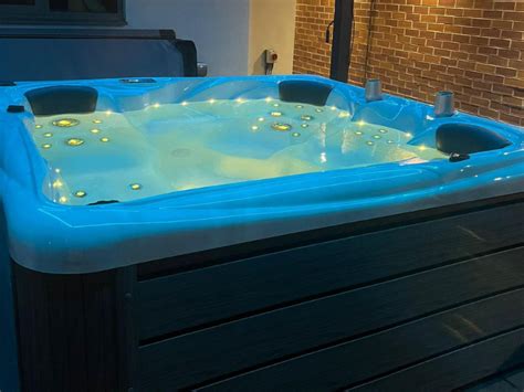 How Important Is Insulation In Your Hot Tub Seatherny Outdoor Living